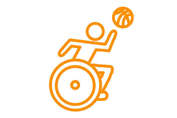 Rollstuhlfahrer mit Basketball
