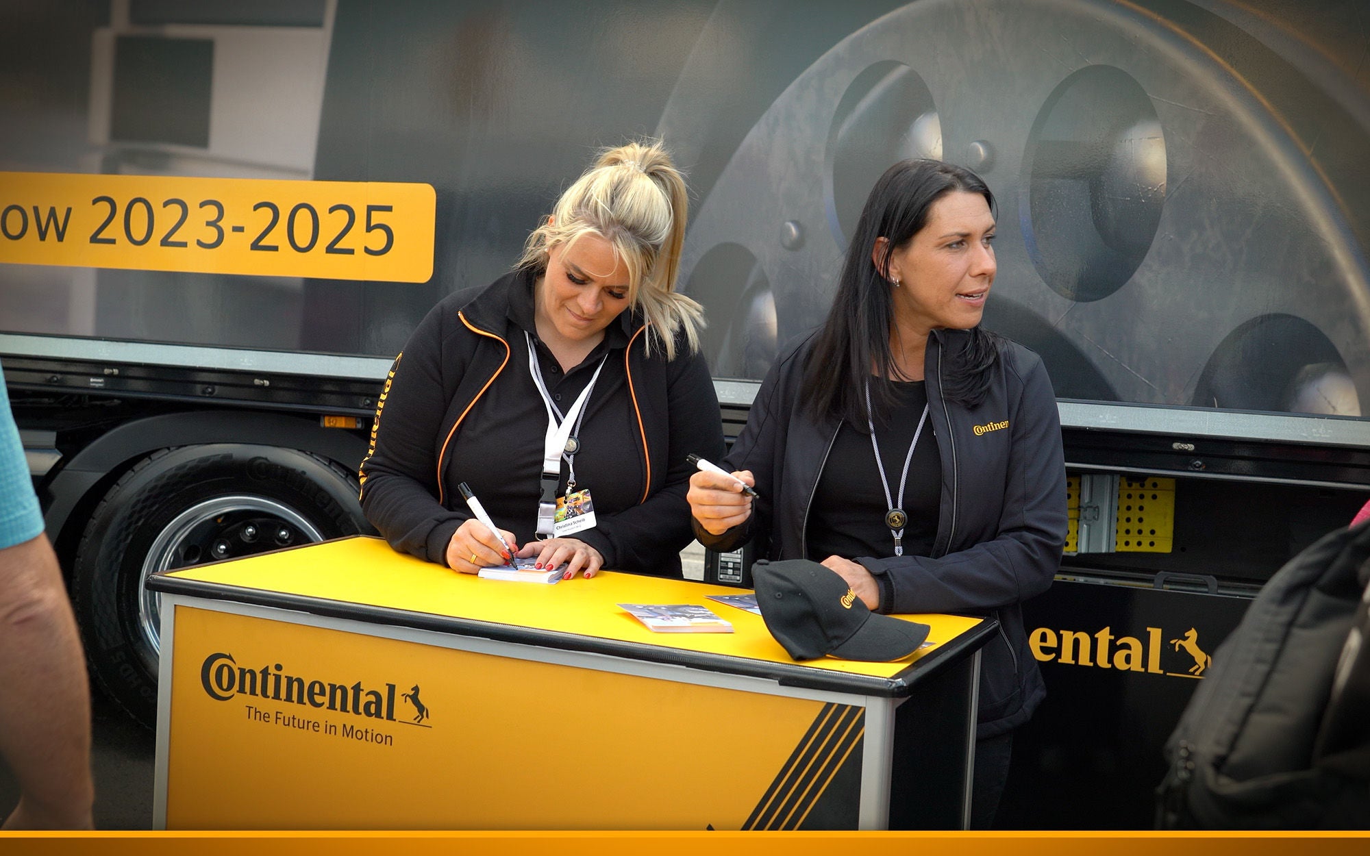 autograph session