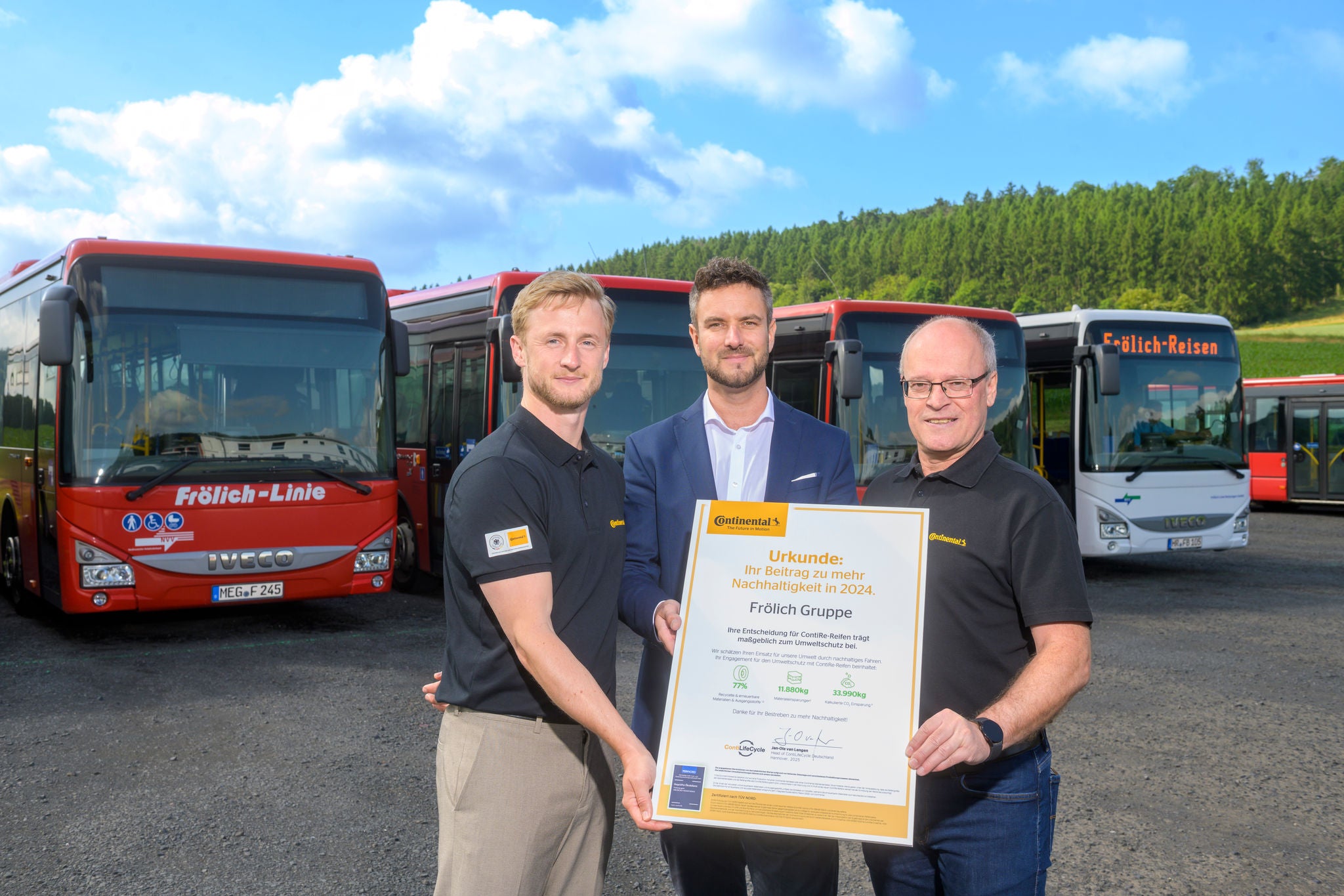 Urkundenübergabe an Frölich Reisen