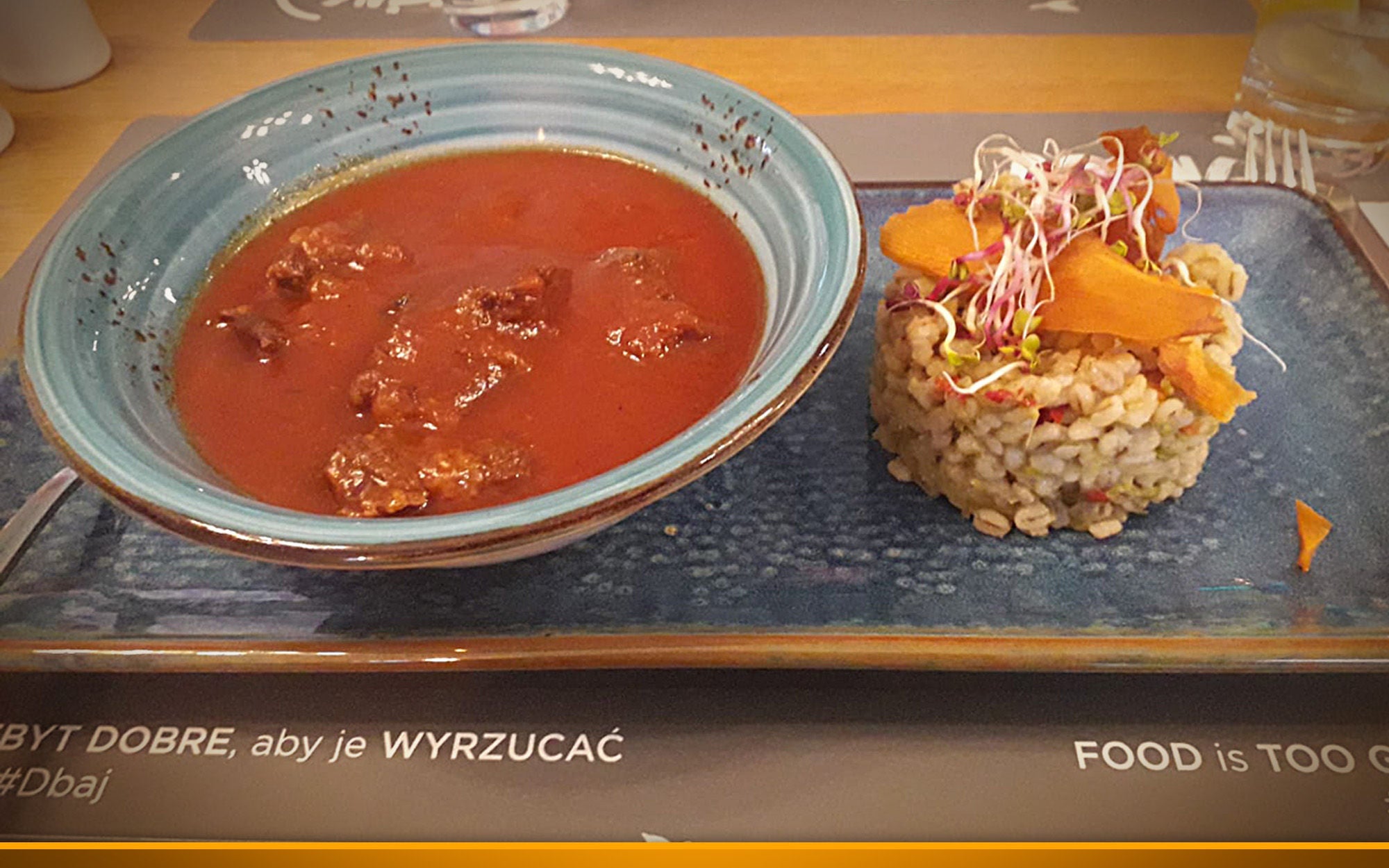 Lecker! Wenn ich unterwegs bin, muss ich heimisches Essen probieren.