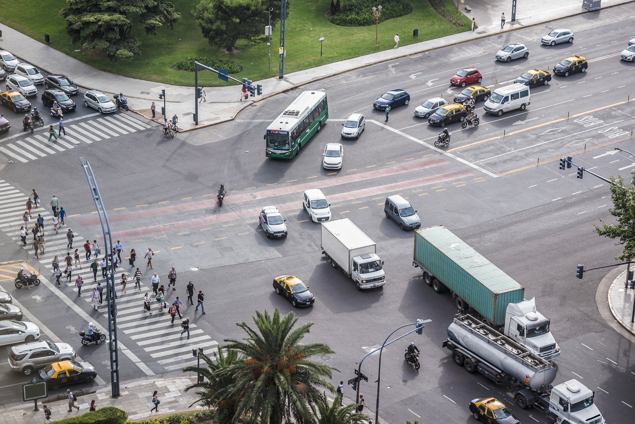 Verkehrskreuzung in Buenos Aires, Argentinien