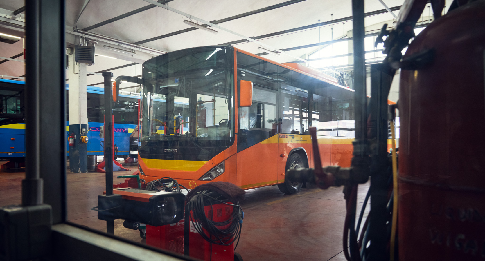 Bus in der Garage.