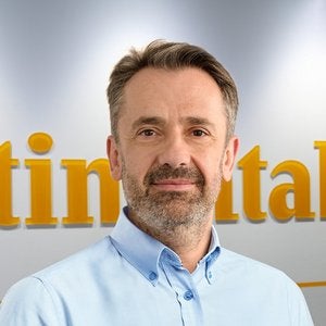 „Mit unserer führenden Position bei Hafenreifen, aber auch als Automobilzulieferer bin ich davon überzeugt, dass wir unseren Kunden zu einem effizienteren und nachhaltigeren Betrieb verhelfen können.“ Continental Federico Jiménez