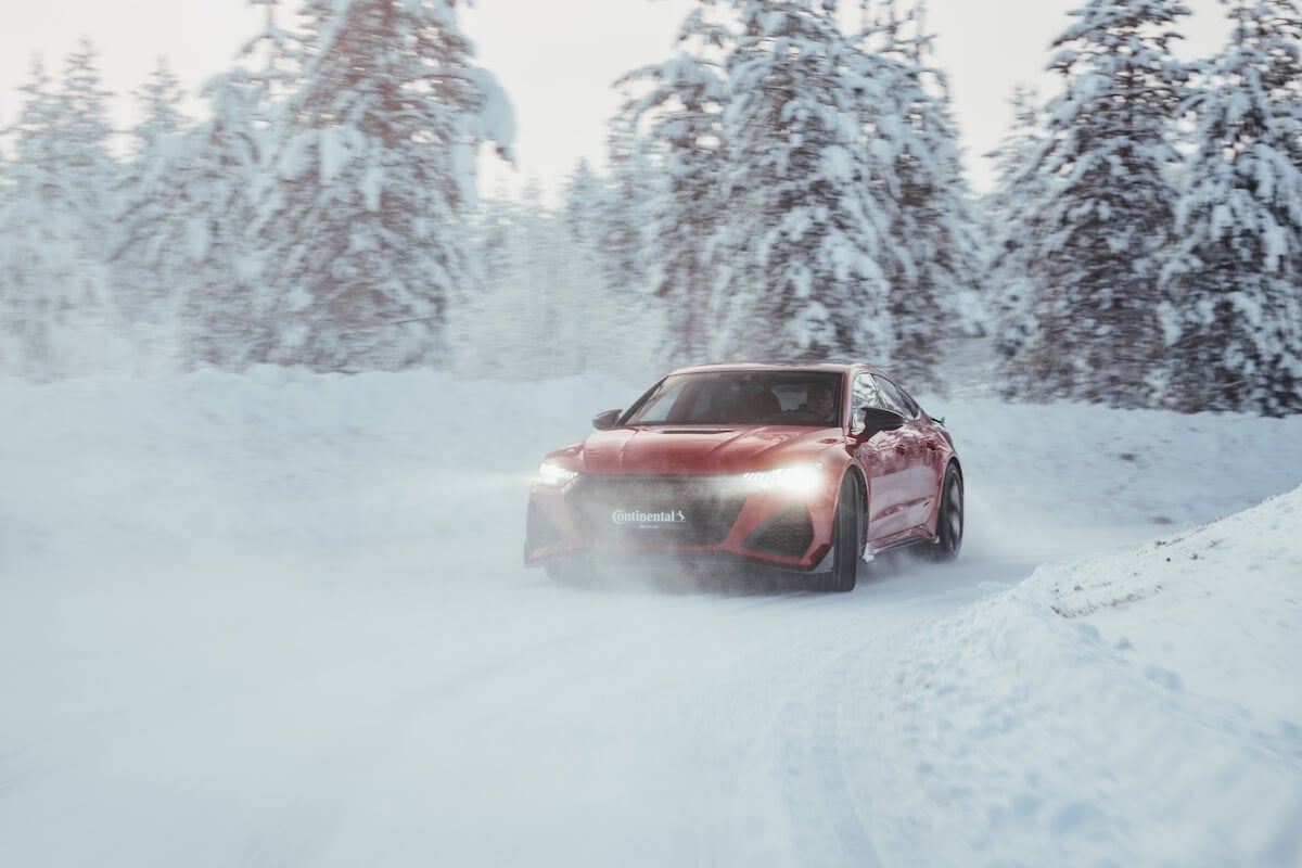 Der Audi S1 E2 von Köhler auf der verschneiten Teststrecke beim Winter High Performance Event 2024 | Continental