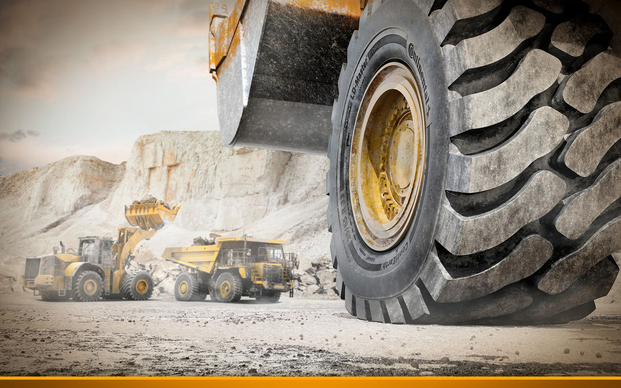 Trucks gravel pit